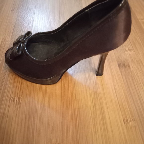 Cinderella of Boston Brown Silk peekaboo platform shoes - Picture 4 of 12